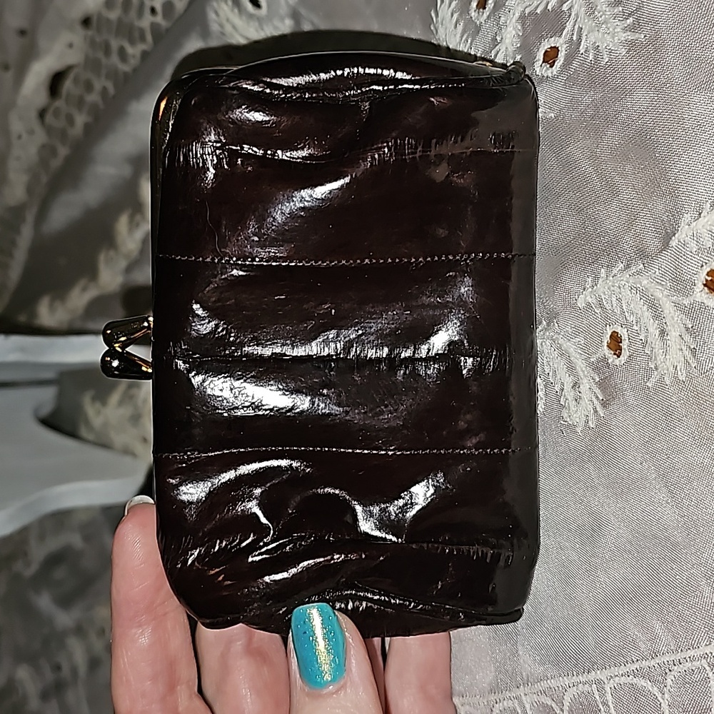 VINTAGE Genuine eel skin kisslock change purse.